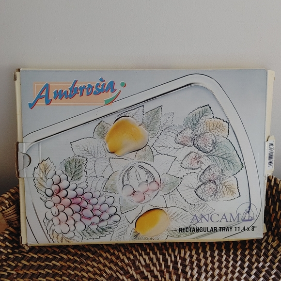 Glass Serving Tray with Colored Fruit Motif, made by Pasabahce in Turkey - Picture 3 of 11